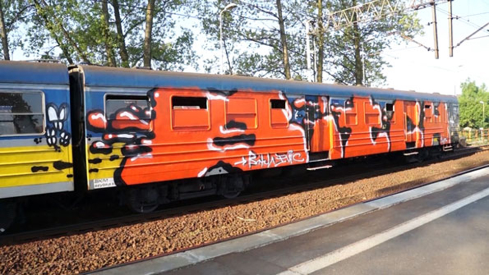 bitch_poland_graffiti_mtn_5